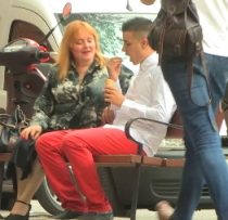 Hola, soy Cristina y busco un -chico de compañía : JotaDe, ¿ estas disponible? (FAkings)