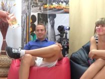 Mi novia María, su perfecto culo y esa carita de niña mala están en venta. Jódete y mira como follo, ¿no me habías vendido?.